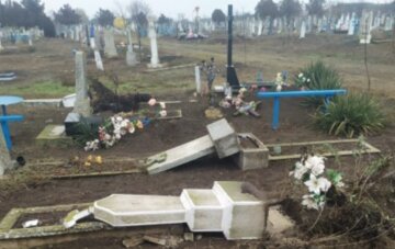 Вандал разгромил десятки могил в Одесской области, его сурово наказали: суд был неприклонен