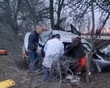 Трагічна ДТП на Одещині, відео наслідків: "злетів з дороги і напоровся на дерево"