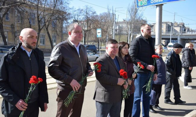 У Подільському районі вшанували пам’ять жертв Куренівської трагедії