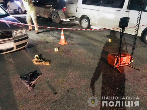 Вибухівка вибухнула в житловому дворі, зачепивши 20-річного хлопця: кадри і деталі з місця НП