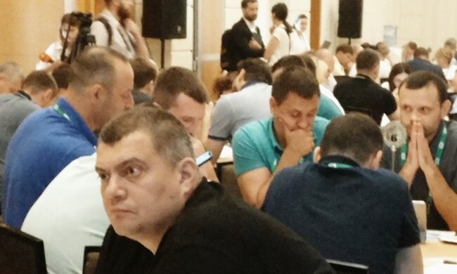 Юзик, Слуга народа