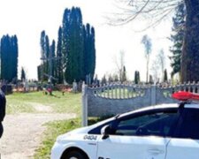 Неповнолітні дівчата пошкодили могили захисників на Дніпропетровщині: що кажуть у поліції