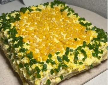 Как соленый Наполеон: кулинар дала необычный рецепт закусочного торта на слоеном тесте