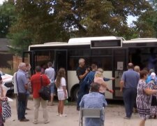 Українці зможуть зробити щеплення від COVID-19 в автобусі: коли почнуть прищеплювати всіх бажаючих