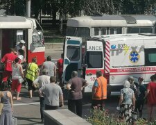 В Харькове столкнулись трамваи, фото с места ДТП: "движение остановилось"