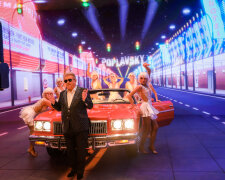 Раритетный кабриолет, танцы полуобнаженной красотки в бокале и блеск Голливуда: Михаил Поплавский выпустил новый яркий клип