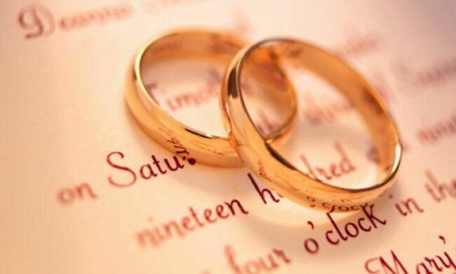 В украинских паспортах больше не будет штампа о браке