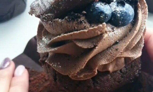 Изумительный вкус и вид: рецепт сладких кексов с шоколадным кремом к чаю или кофе