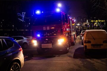 Страшну знахідку зробили рятувальники в Києві, розкривши квартиру після пожежі: "На тілі загиблого були..."