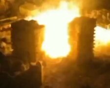 Багатоповерхівки зникають у вогні, нові кадри з Бахмута: "Тут нічого вже немає"