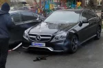 Елітне авто розстріляли в Києві, кадри і перші подробиці з місця НП: "Схоже, що власник..."