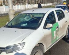 В Киеве пьяный таксист сбил на переходе маму с ребенком: "толкнула коляску на тротуар, а сама..."