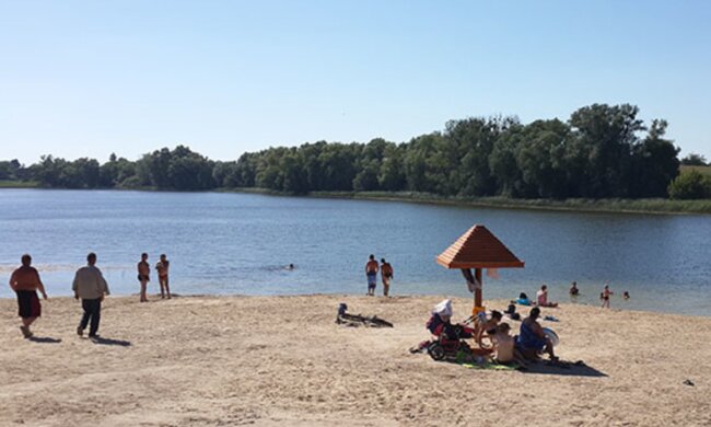 Вода на украинских пляжах опасна для жизни: где нельзя купаться