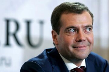Медведєва висміяли через нових санкцій проти України: “Подпісун, краще б ви бухали”