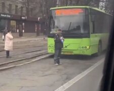 Автобус сбил женщину в Днепре: появилось видео трагедии