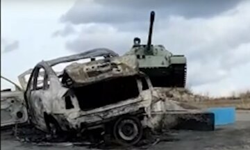Под Киевом водитель на скорости протаранил "Вечный огонь": все закончилось печально, фото