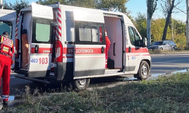 Нещастя у Запоріжжі людей відвозять на «швидких»: рятувальники назвали кількість постраждалих