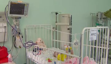 История спасения новорожденной растрогала украинцев до слез, видео: "Родители бросили в роддоме..."