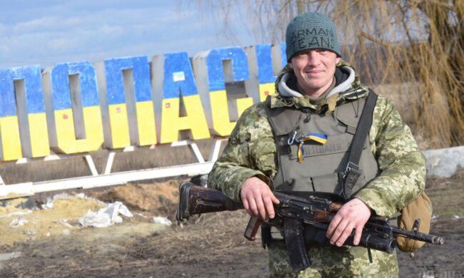 Як в АТО відзначили День перемоги: з’явилося відео з фронту