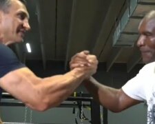 Холифилд и Кличко вместе готовятся к возвращению на ринг, видео: "Чтобы быть легендарным, нужно..."