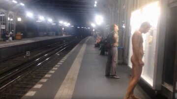 метро голый