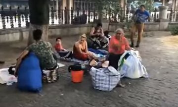 "Забрасывают камнями и бутылками": банда ромов распоясалась в Киеве, фото