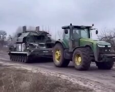 російська техніка, трактор, війна