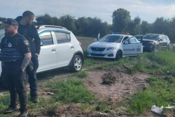 Под Киевом бульдозером закапывали отходы прямо в землю - Госэкоинспекция привлекла полицию