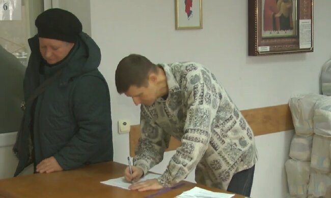 Гуманитарная помощь для пенсионеров в Днепропетровской области