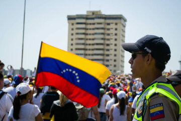 Туристам разрешили расплачиваться долларами в Венесуэле