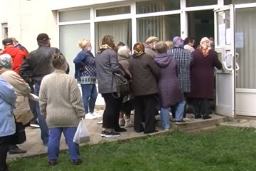 Денежная помощь для пенсионеров в Днепропетровской области