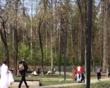 "Давайте и роды запретим": харьковчан обескуражила свадьба в разгар карантина, фото