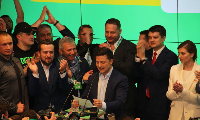 У Зеленського терміново звернулися до українців: просять не вірити в…