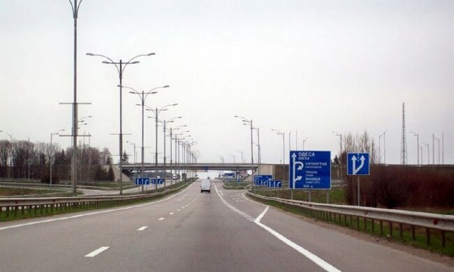 Водіїв попередили про небезпеку на трасі Одеса-Київ: "вже з 29 вересня..."