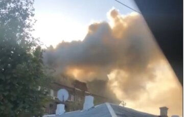 Пожежа охопила багатоквартирний житловий будинок у Харкові, дим видно з центру: лякаючі кадри НП