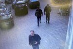 У київських кафе орудують грабіжники, злодії потрапили на відео: "поки один відволікає, двоє інших..."