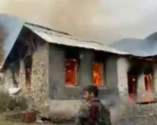 Вірмени влаштували пожежі на звільненій території, Лякаючі кадри: "Спалюють будинки, щоб..."