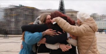 Было сложно сдержать слезы: защитница Азовстали "Пташка" порадовала пением в центре Киева