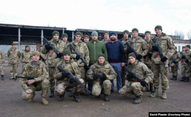 Военный медик из США переехал в Украину и пошел на фронт: "Может, я не имел права, но..."