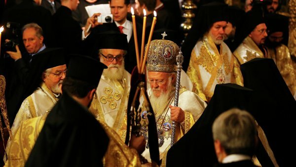 Скандал розгорівся навколо першого богослужіння Вселенського патріархату в Києві: «Молилися російською»