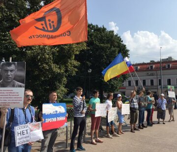 У Москві побили учасників мітингу проти війни в Україні (фото, видео)