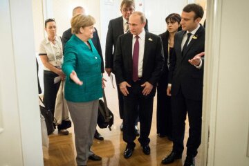 Макрон Меркель Путин