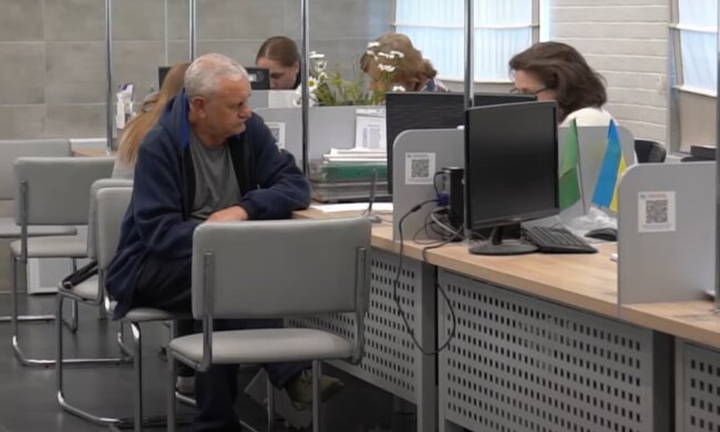 Гуманітарна допомога для пенсіонерів та ВПО у Дніпропетровській області