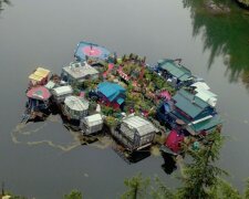 Канадская семья живет в плавучем доме-острове (фото,видео)