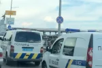 Первые кадры ЧП на мосту в Киеве: все оцеплено полицией, движение перекрыто