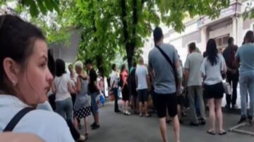 Сторонники "Л/ДНР" массово ринулись с оккупированного Донбасса: «Беспросветное болото»