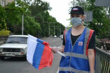 У "ДНР" почали масово прибирати прапори РФ: що відбувається