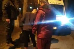 Чоловік під речовинами прославився після оголеної прогулянки містом: кадри того, що відбувається