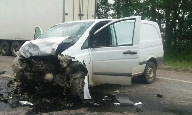 ДТП з «торнадівцями»: водія і пасажирів мікроавтобуса хотіли знищити