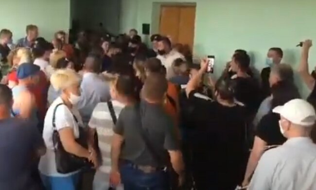 Жителі Одеської області повстали проти карантину, відео: «Прорвалися крізь охорону і...»